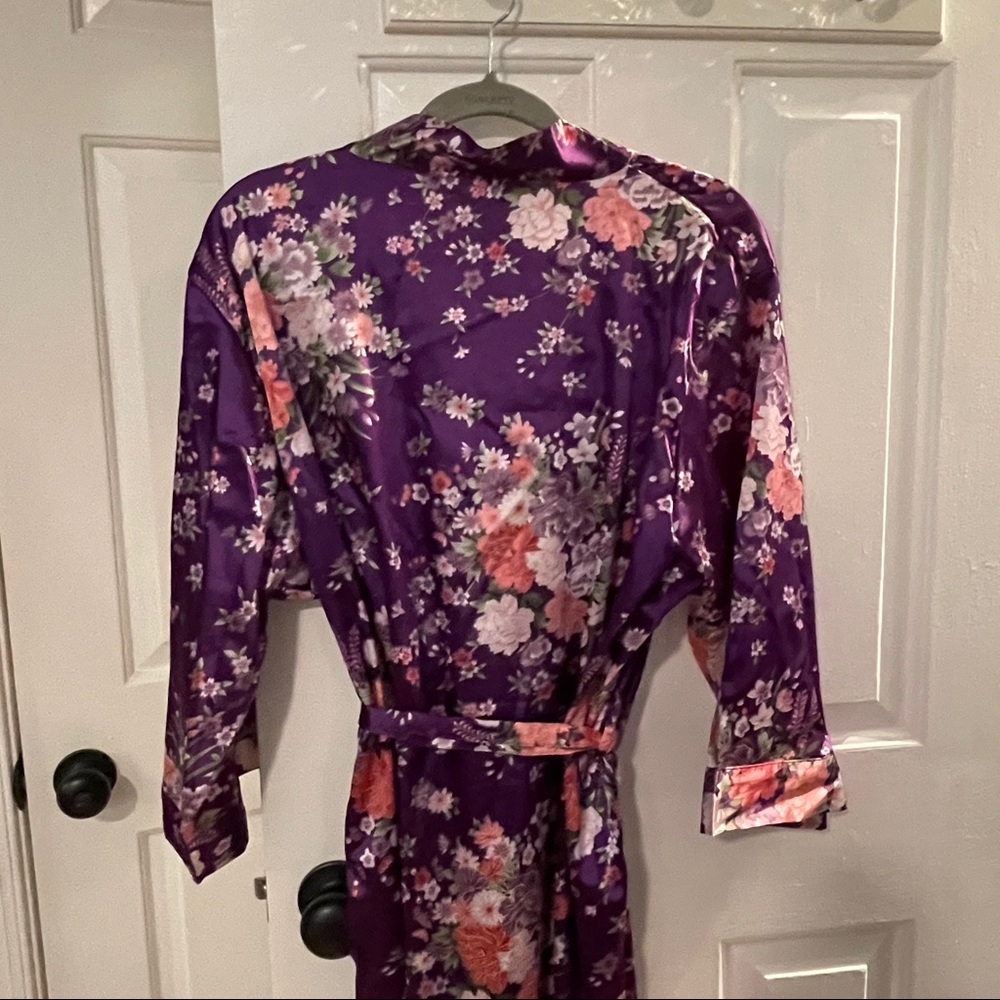 PRETTY ROBES PURPLE FLORAL TIE SILKY ROBE L/ XL - Picture 4 of 5
